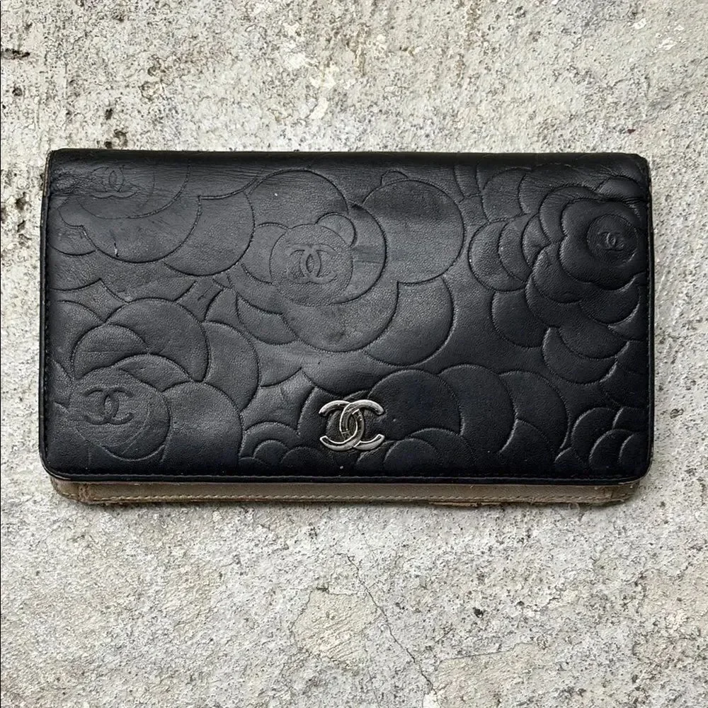 Vintage Chanel Camellia wallet